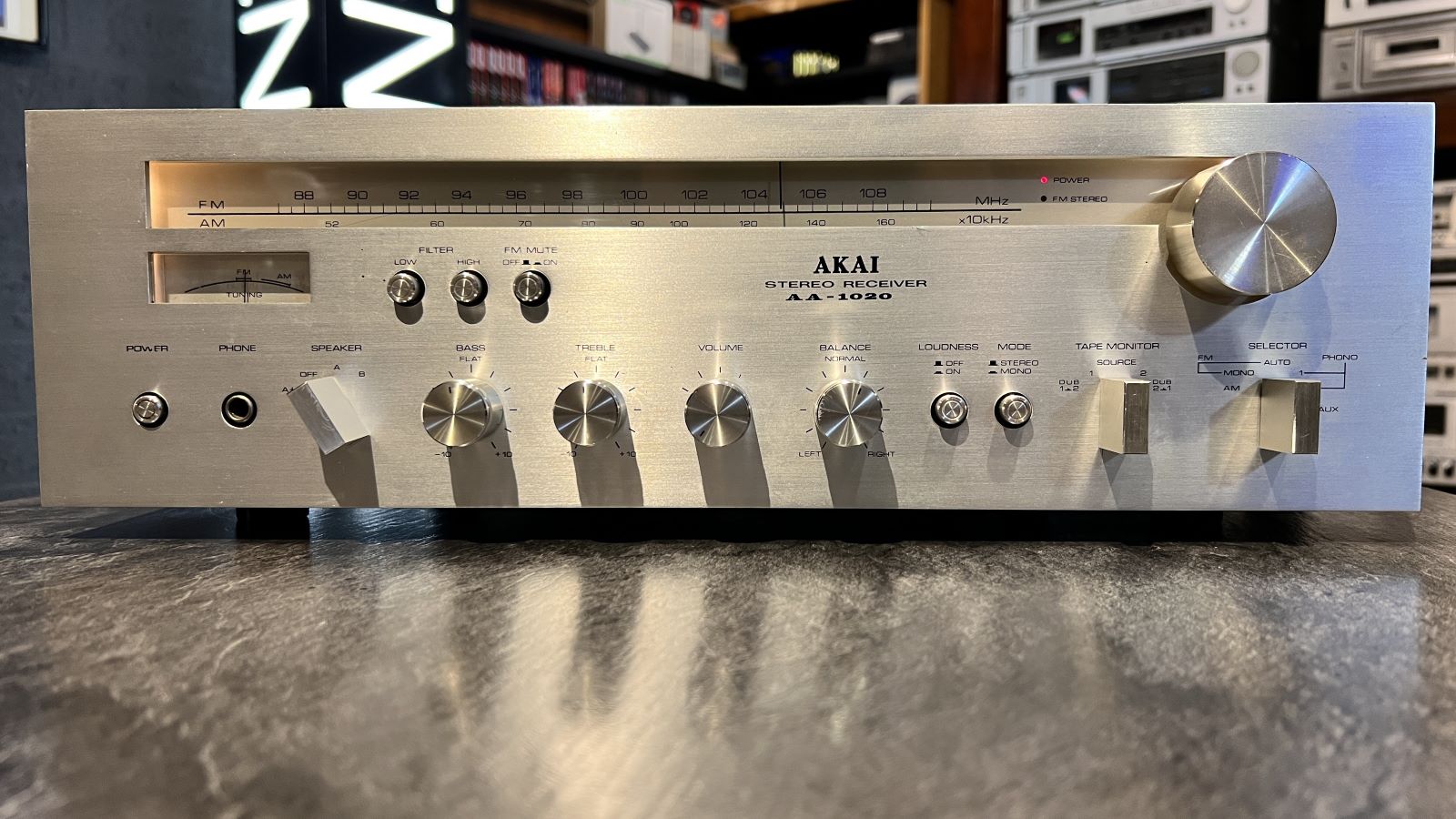 Akai AA-1020 vintage receiver