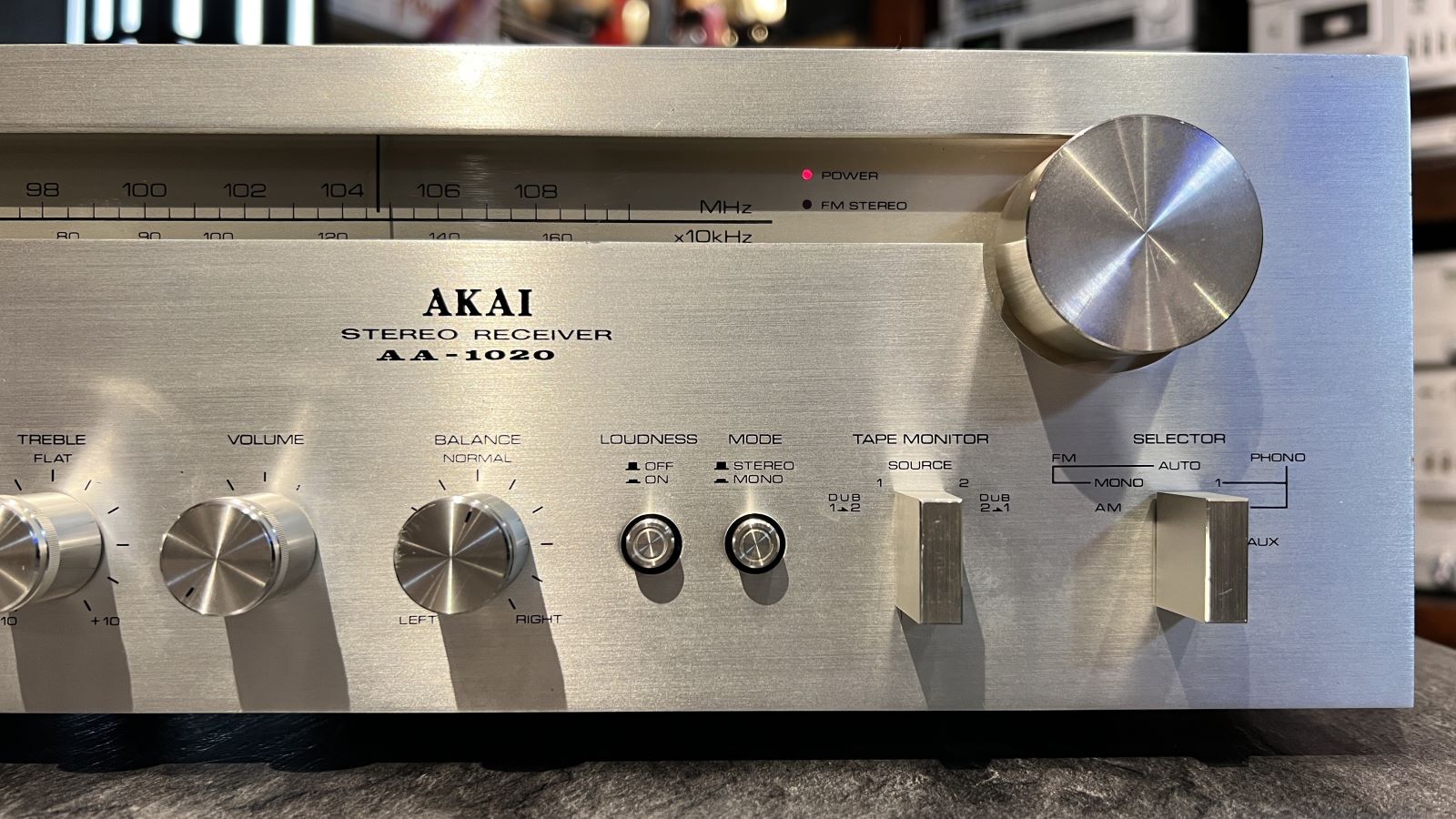 Akai AA-1020 vintage receiver